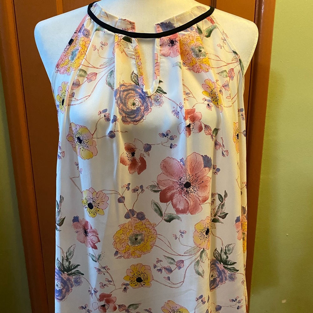 Floral design top